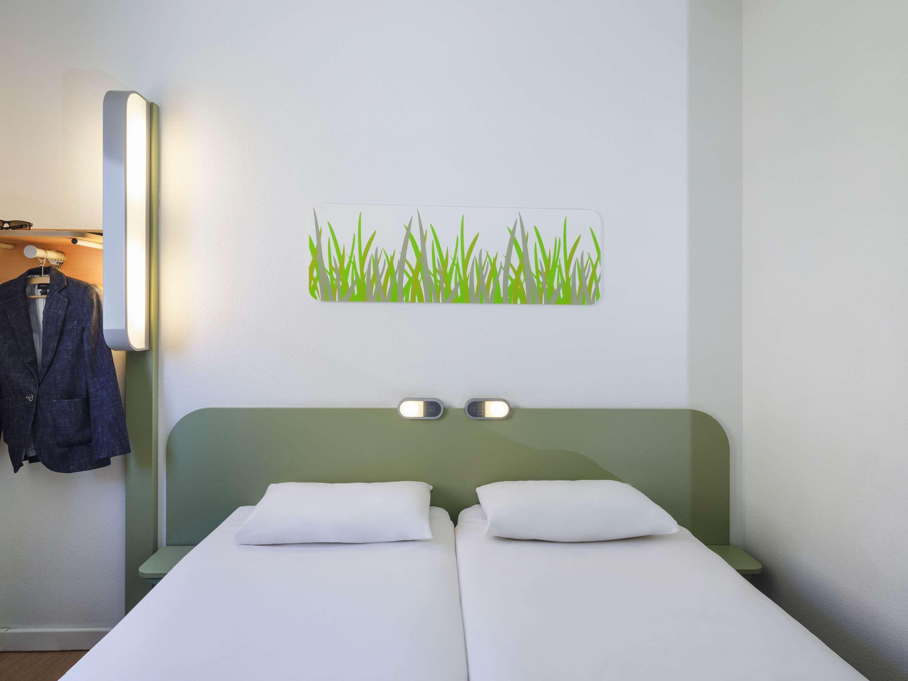 Ibis Budget Málaga Centro Esterno foto