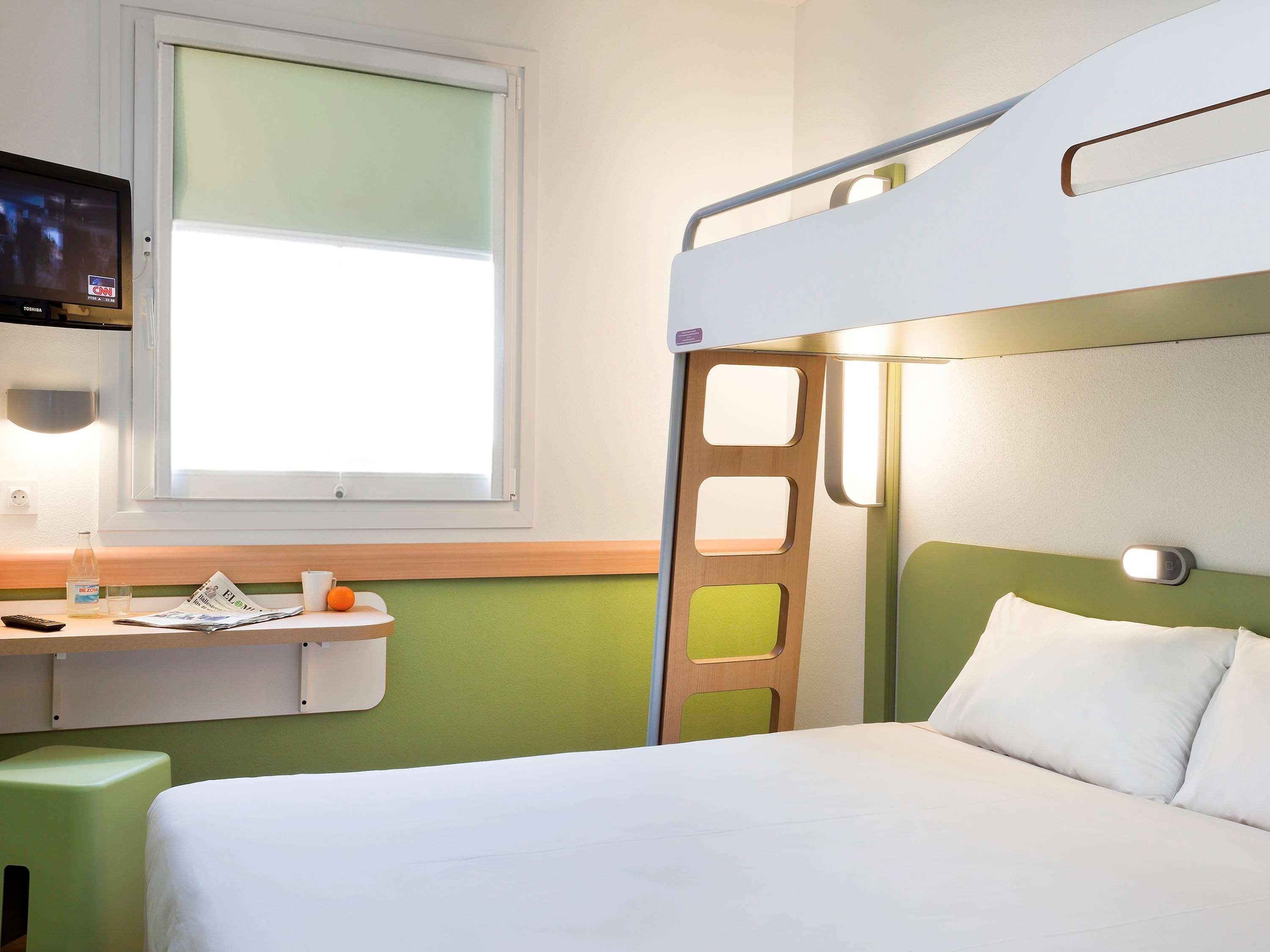 Ibis Budget Málaga Centro Esterno foto