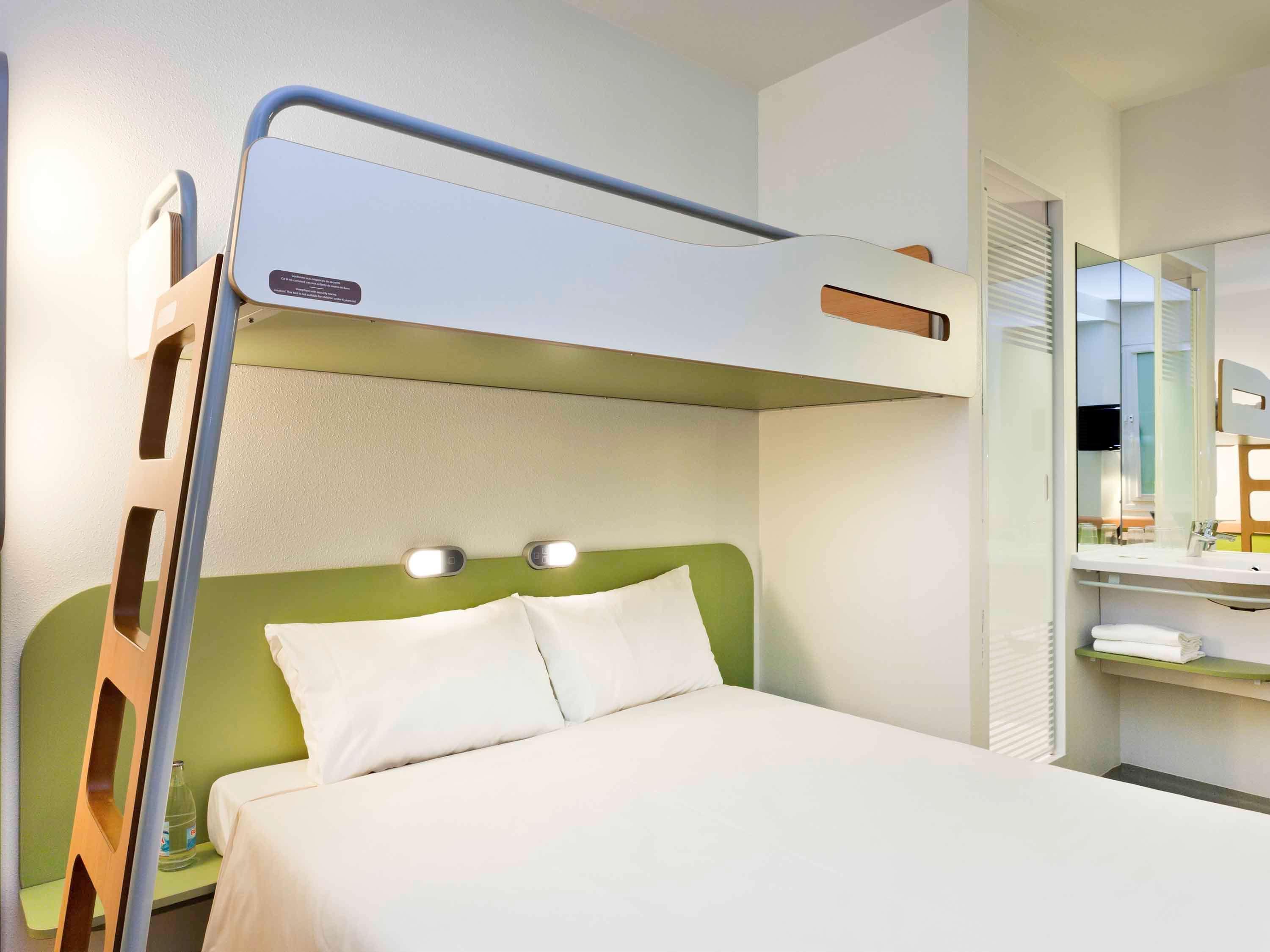 Ibis Budget Málaga Centro Esterno foto