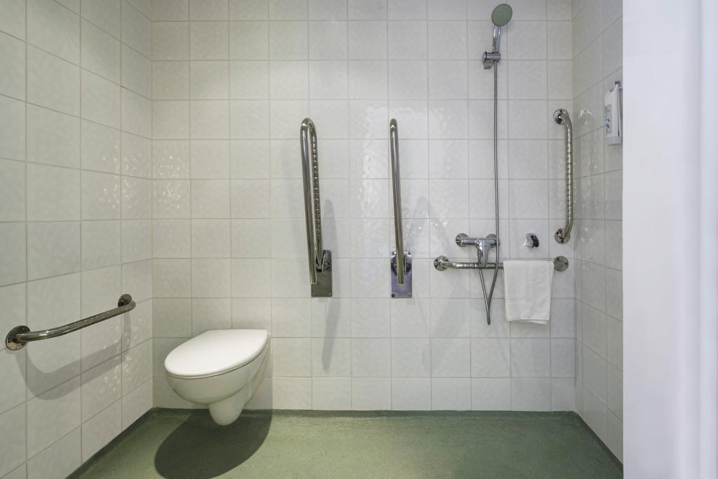 Ibis Budget Málaga Centro Esterno foto