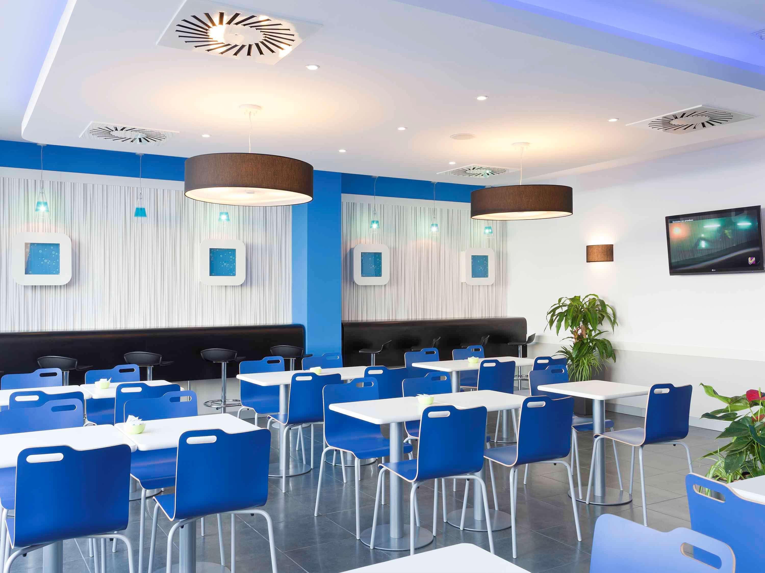 Ibis Budget Málaga Centro Esterno foto