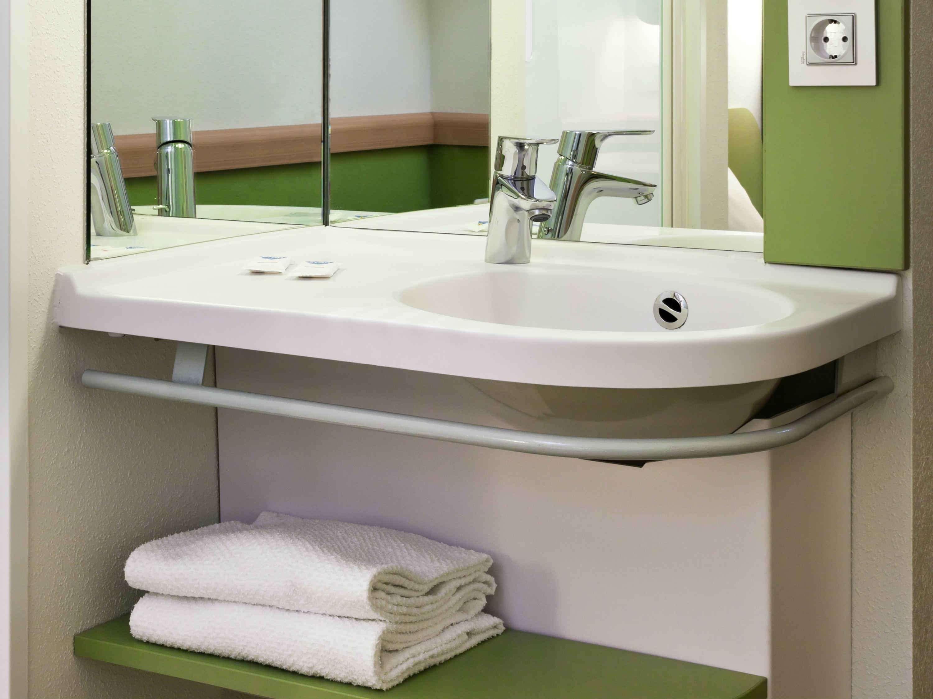 Ibis Budget Málaga Centro Esterno foto