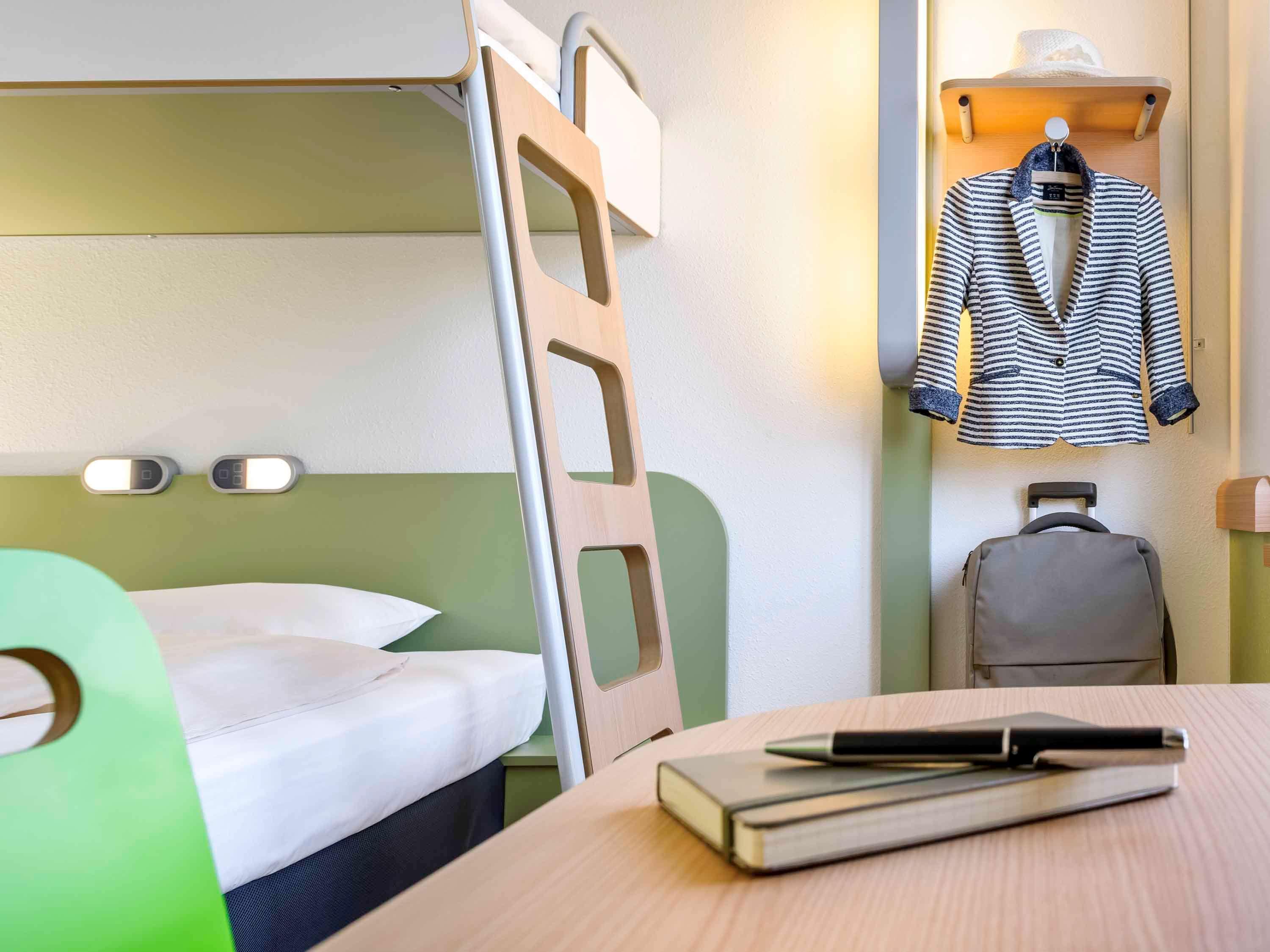 Ibis Budget Málaga Centro Esterno foto