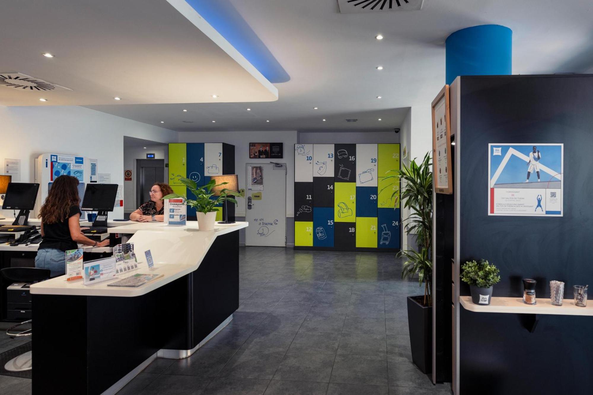 Ibis Budget Málaga Centro Esterno foto