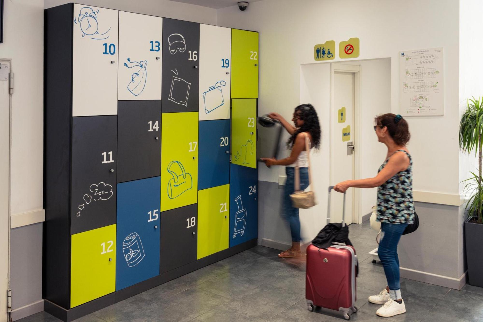 Ibis Budget Málaga Centro Esterno foto