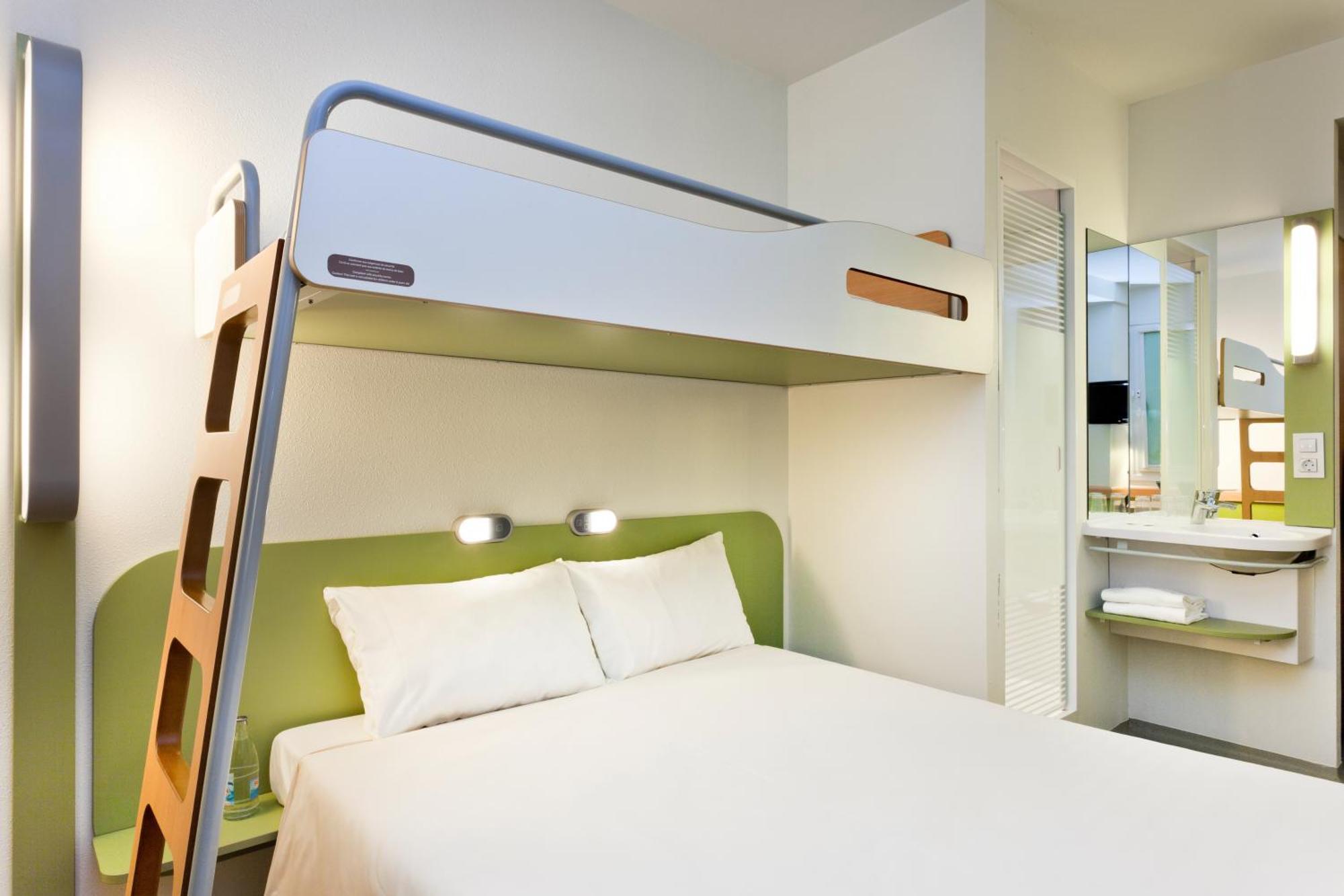 Ibis Budget Málaga Centro Esterno foto