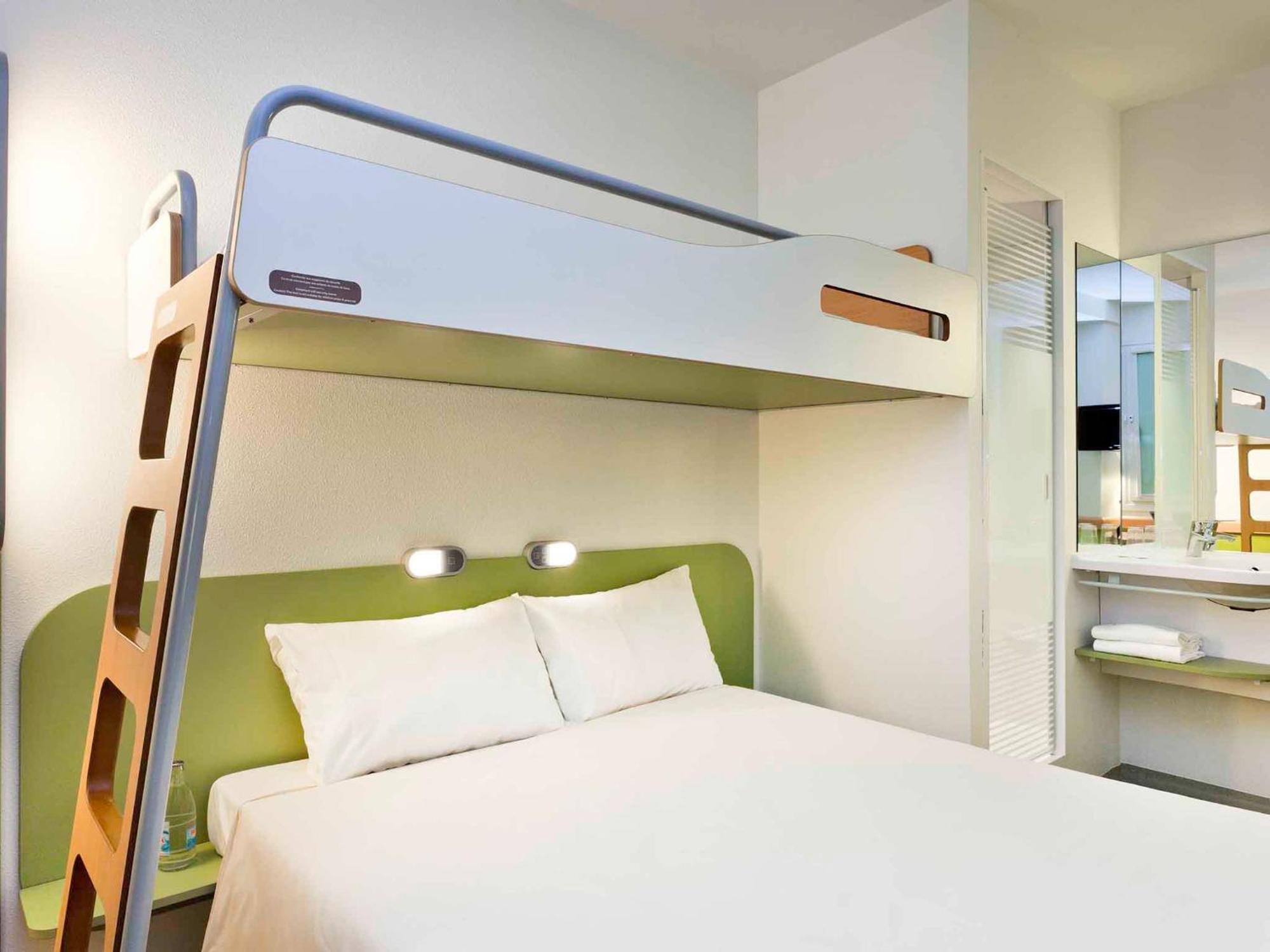 Ibis Budget Málaga Centro Esterno foto
