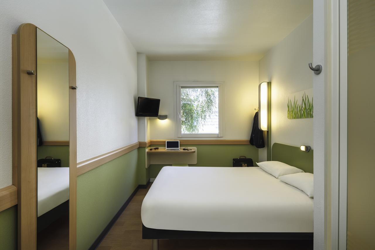 Ibis Budget Málaga Centro Esterno foto