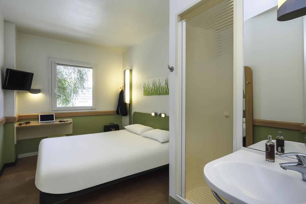Ibis Budget Málaga Centro Esterno foto